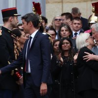 Francuski premijer na odlasku Gabriel Attal predaje dužnost Michelu Barnieru