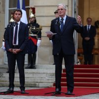 Francuski premijer na odlasku Gabriel Attal predaje dužnost Michelu Barnieru