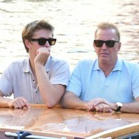 Kevin Costner sa sinom