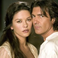Catherine Zeta-Jones i Antonio Banderas u filmu 'Legenda o Zorrou' 2005.