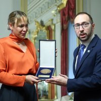 Donna Vekić u uredu gradonačelnika Tomaševića