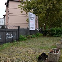 Grafit 'Ubij ženu' na ogradi URIHO-a u Držićevoj ulici
