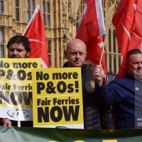 Sindikati prosvjeduju ispred parlamenta