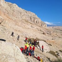 Spašavanje osobe s litice na Pagu