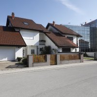 Josip Šarić - pretres kuće u Otoku i zgrade gradskog poglavarstva