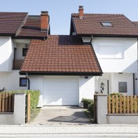 Josip Šarić - pretres kuće u Otoku i zgrade gradskog poglavarstva