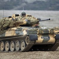 Oklopni gusjeničar FV107 Scimitar je vrlo malo i okretno vozilo