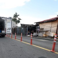 ZET-ov autobus bez vozača zabio se u štand na tržnici Črnomerec