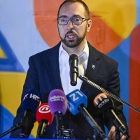 Tomislav Tomašević održao je konferenciju za medije u uređenom pohodniku Trnsko
