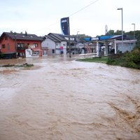 Zbog obilnih padalina poplavljene su ulice u Kiseljaku