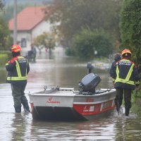 Poplavljeno naselje Brodarci uz rijeku Kupu, stanovnici spašavali  životinje