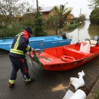 Poplavljeno naselje Brodarci uz rijeku Kupu, stanovnici spašavali  životinje