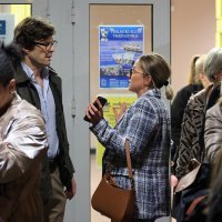 Okupljanje roditelja ispred osnovne škole Savski Gaj