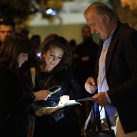 Okupljanje roditelja ispred osnovne škole Savski Gaj