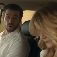 Laura Dern i Liam Hemsworth
