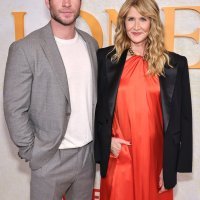 Laura Dern i Liam Hemsworth
