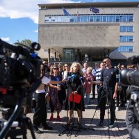 Prosvjed roditelja učenika Gimnazije Tituša Brezovačkog ispred Gradske uprave