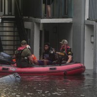 Spašavanje ljudi zarobljenih u stambenom kompleksu u Clearwateru