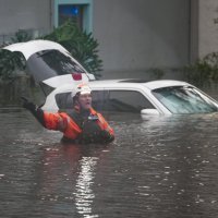 Spašavanje ljudi zarobljenih u stambenom kompleksu u Clearwateru