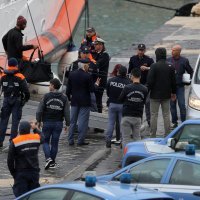 Migranti vraćeni iz Albanije stižu u Bari gdje ih odvode u centar za azilante