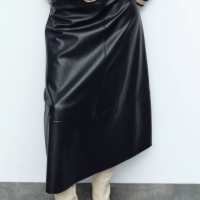 Kožna suknja iz Zare