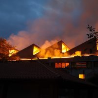 Veliki požar na prostoru bivše tvornice Cetinka u Trilju