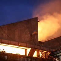 Veliki požar na prostoru bivše tvornice Cetinka u Trilju