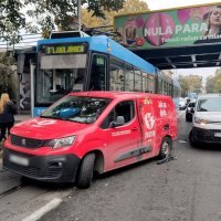 Sudar tramvaja i dostavnog vozila na Savskoj cesti u Zagrebu