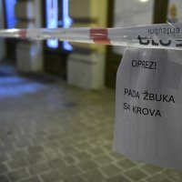 Odlomio se dio fasade na zgradi na Trgu bana Jelačića