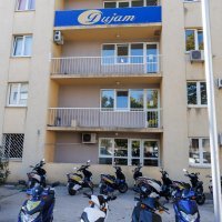 Hostel ispred kojeg su napadnuti strani radnici