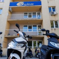 Hostel ispred kojeg su napadnuti strani radnici