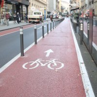 Stupići na biciklističkoj stazi u centru Zagreba