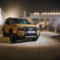 Dvije generacije Toyote Land Cruisera