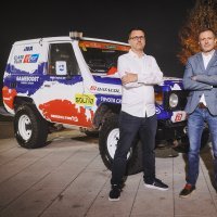 Dvije generacije Toyote Land Cruisera