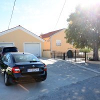 USKOK ispred kuće Saše Pozdera u Velikoj Glavi kod Skradina