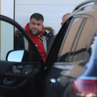 Istražitelji USKOK-a odvode poduzetnika Sašu Pozdera nakon pretresa