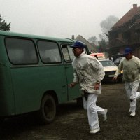 Europski promatrači bježe tijekom sukoba u Vukovaru