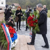SNV položilo vijence za žrtve Vukovara