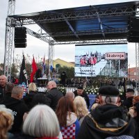 Okupljanje državnih poslanika u Škabrnji