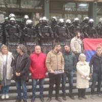 Oporba blokirala ulaz u zgrade