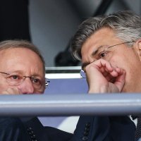 Andrej Plenković i Davor Božinović na košarkaškoj utakmici Hrvatska - BiH