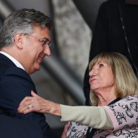 Andrej Plenković i Davor Božinović na košarkaškoj utakmici Hrvatska - BiH