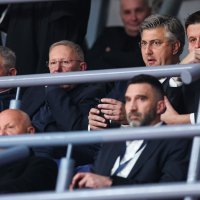 Andrej Plenković i Davor Božinović na košarkaškoj utakmici Hrvatska - BiH