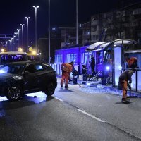 Zagreb: Auto na Horvaćanskoj naletio na tramvajsku stanicu