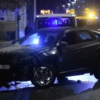 Zagreb: Auto na Horvaćanskoj naletio na tramvajsku stanicu