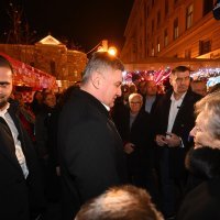 Milanović na prikupljanju potpisa u Zagrebu