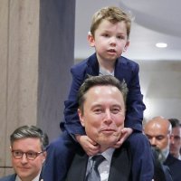 Elon Musk sa sinom X-om