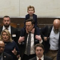 Elon Musk sa sinom X-om