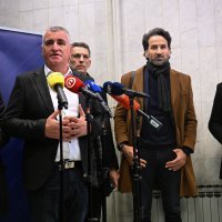 Miro Bulj predaje potpise