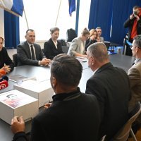 Miro Bulj predaje potpise